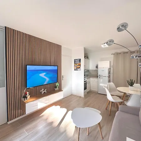 Nouveaute-charmant Lecactus Avec Terrasse Au Coeur De Ste-maxime *