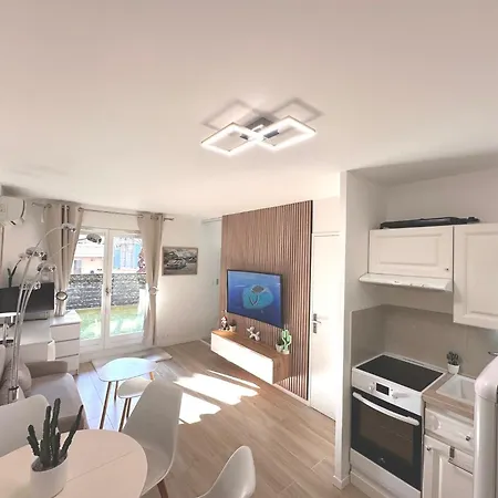 Nouveaute-charmant Lecactus Avec Terrasse Au Coeur De Ste-maxime * סן-מקסים