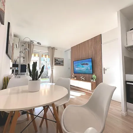 Nouveaute-charmant Lecactus Avec Terrasse Au Coeur De Ste-maxime *