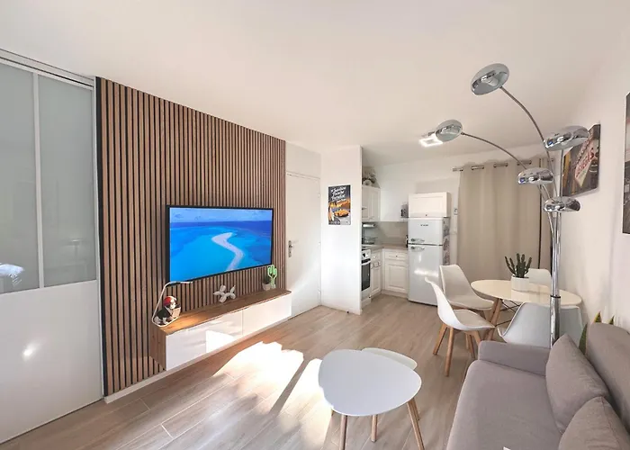 Nouveaute-charmant Lecactus Avec Terrasse Au Coeur De Ste-maxime *