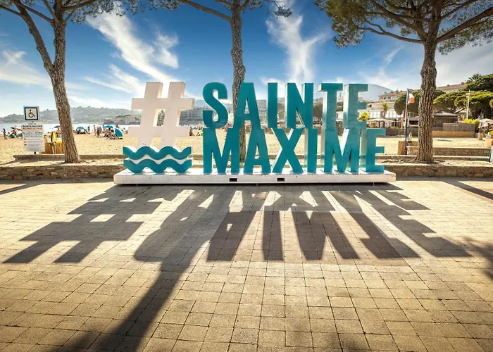 Nouveaute-charmant Lecactus Avec Terrasse Au Coeur De Ste-maxime דירה *