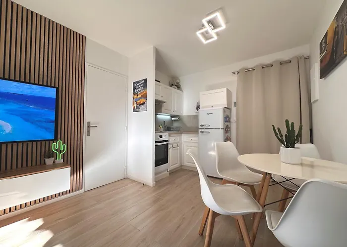 Nouveaute-charmant Lecactus Avec Terrasse Au Coeur De Ste-maxime