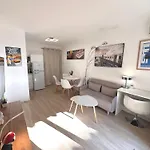 Nouveaute-charmant Lecactus Avec Terrasse Au Coeur De Ste-maxime *