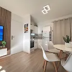 Nouveaute-charmant Lecactus Avec Terrasse Au Coeur De Ste-maxime