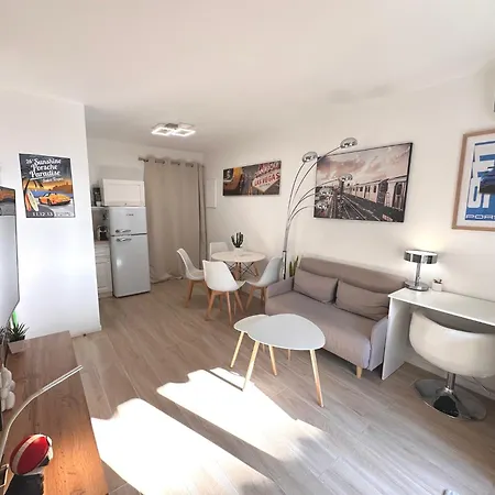 Nouveaute-charmant Lecactus Avec Terrasse Au Coeur De Ste-maxime *