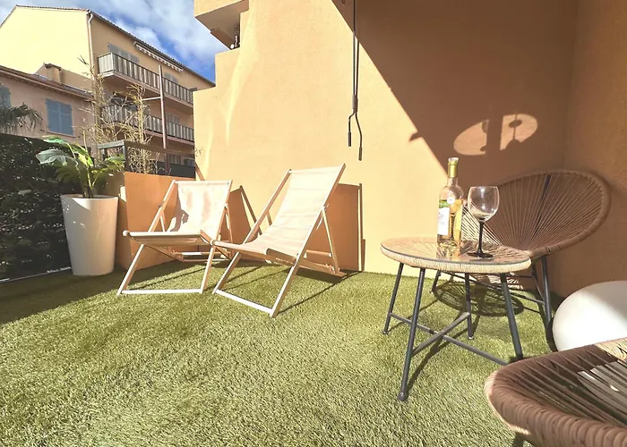 Nouveaute-charmant Lecactus Avec Terrasse Au Coeur De Ste-maxime アパート サント・マキシム