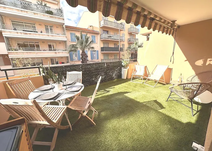 Lecactus Avec Terrasse Au Coeur De Ste-maxime *