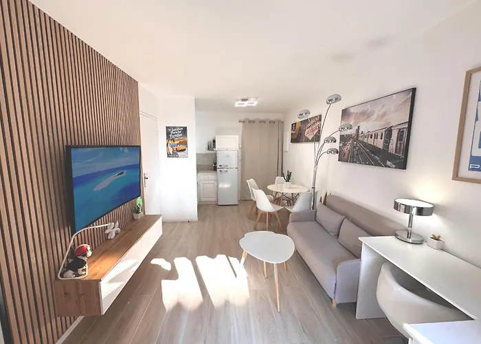 Apartamento Nouveaute-charmant Lecactus Avec Terrasse Au Coeur De Ste-maxime