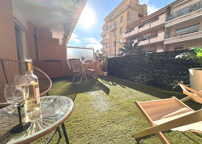 Nouveaute-charmant Lecactus Avec Terrasse Au Coeur De Ste-maxime アパート