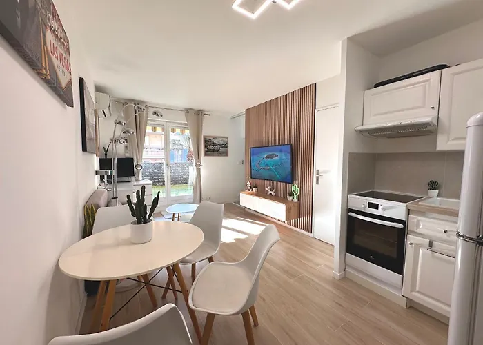 Nouveaute-charmant Lecactus Avec Terrasse Au Coeur De Ste-maxime Apartamento Sainte-Maxime